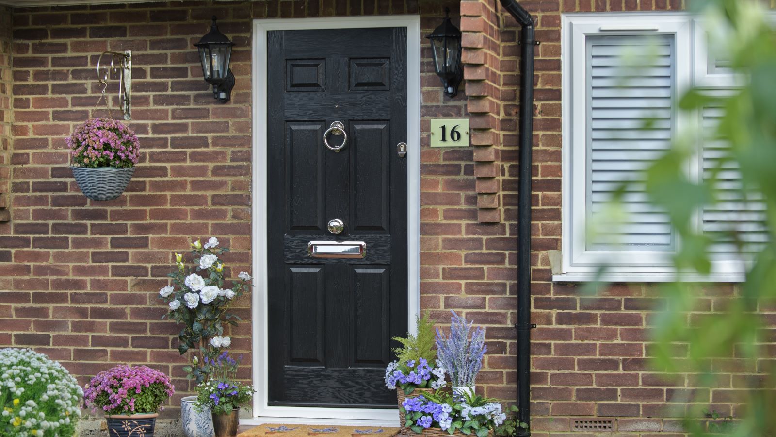 Saffi Karina Tenby Solid in Black, post-installation